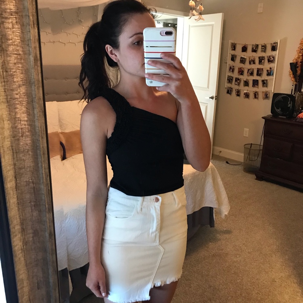 Black one shoulder tee